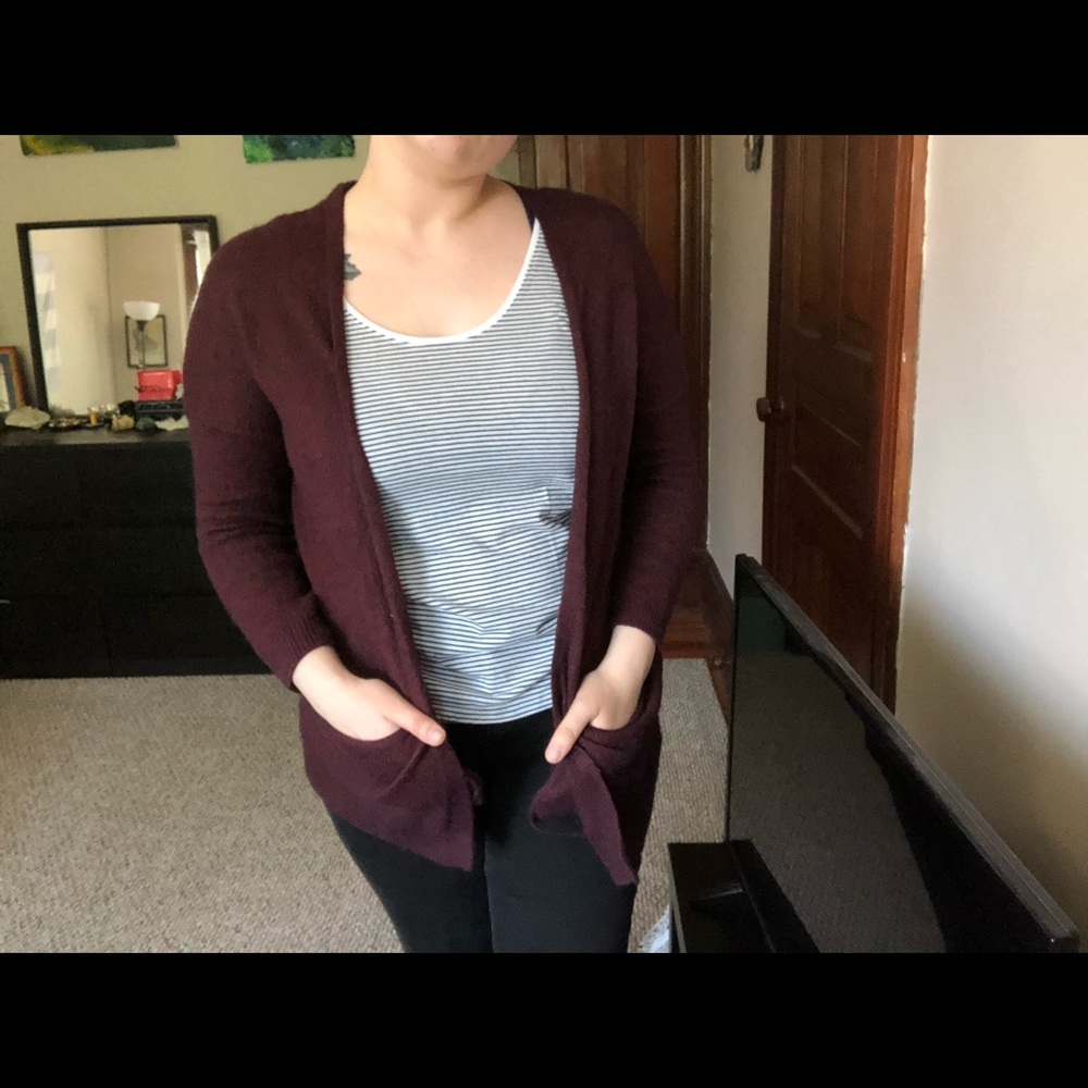 🍄h&m eggplant colored cardigan with pockets